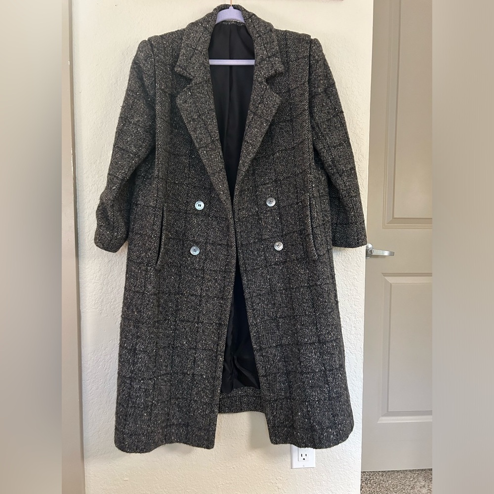 Vintage wool coat with shoulder pads. Petite.